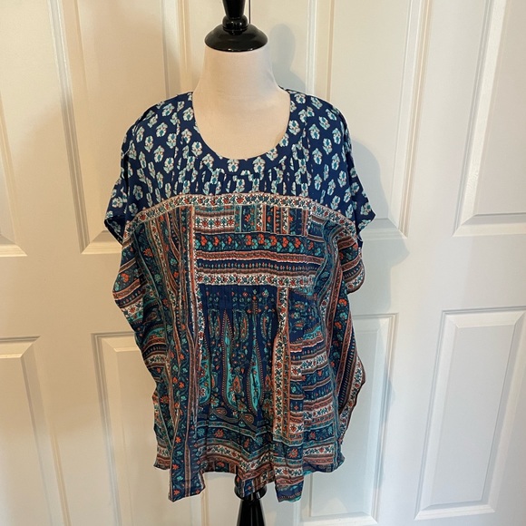 Tolani Tops - NWT Tolani Jolie blouse